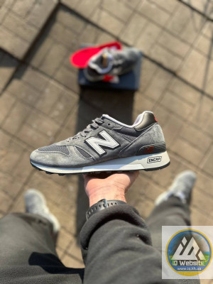 Кроссовки New Balance 1300 Ліцензія 43 р. Матеріали:
Натур. замша + текстиль
Сезон:
Весна