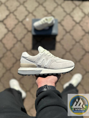 ​Кроссовки New Balance 37 (24 см.) Ліцензія Ліцензія
Матеріали:
Натур. замша + текстиль
Сезон:
Весна