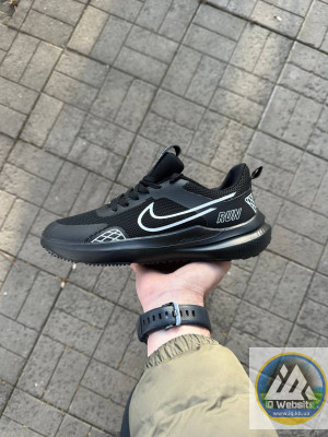 ​Кросівки Nike Матеріали:
Текстиль + піна
Сезон:
Весна-літо