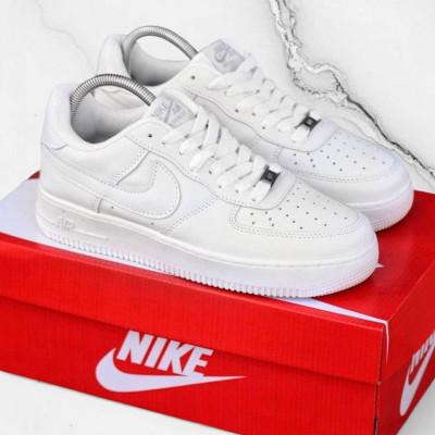 Кросівки Nike Air Force 36-46 р. Весна Кросівки Nike Air Force 36-46 р. Весна 2 види
Є ОПТ, дропшипінг, роздріб
Материал:
Шкіра
Подошва:
Резина