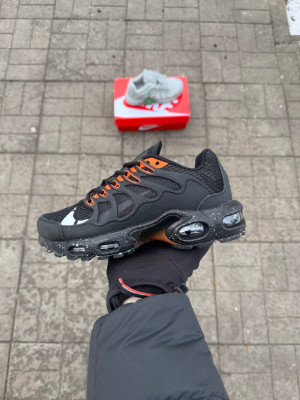 ​​Кросівки Nike Terrascspe 38 (24 см.) Без утеплення  Без утеплення
На широку ногу
Маломірки 
Йдуть -1 розмір
Є ОПТ, дропшипінг, роздріб
Матеріали:
Щільний текстиль + піна
Сезон:
Весна-Осінь