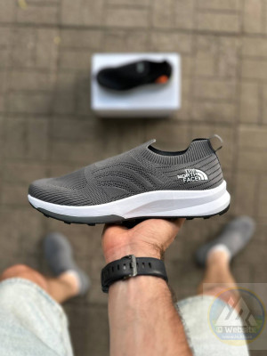 Кросівки мокасины The North Face 41-46 р. 3 види Матеріали:
Легкий, сквозний текстиль + піна.
Сезон:
Літо