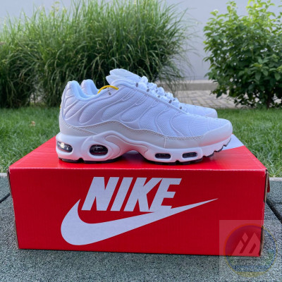 Кросівки Nike Air Max Plus Tn+ 36-46 р. 9 кольорів, Є ОПТ Кросівки Nike Air Max Plus Tn+ 36-46 р. 9 кольорів, Є ОПТ Є ОПТ, дропшипінг, роздріб
Материал:
Кожа, сетка
Подошва:
Резина