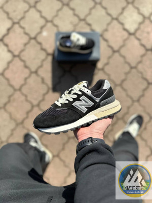 Кроссовки New Balance Матеріали:
Натур. замша + текстиль
Сезон:
Весна