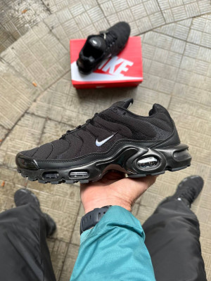 Кросівки nike air max plus triple 41-46 р. Термо 4 види є опт На холодну осінь та зиму У трьох кольорах Є ОПТ, дропшипінг, роздріб Маломірки Сезон: Осінь-Зима