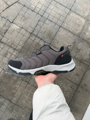 Кросівки New Yike 46 (28.5-29 см.) Термо до -10С° Маломірки (йдуть на розмір меньше)​ 
Матеріали:
Влагостійкий текстиль + піна + щільна гума​
Сезон:
Холодна осінь-зима.
Термо до -10С°