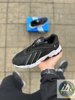 ​Кроссовки Adidas Oztral 43 р. Матеріали:
щільний текстиль + піна.