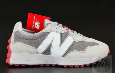 Кросівки New Balance 327 0 р. Літо Матеріали:
Натур. замша + текстиль + піна.
Сезон:
Літо