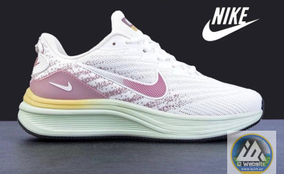​Кроссовки Nike Zoom Winflo Ліцензія Матеріали:
Текстиль + піна
Сезон:
Весна-літо