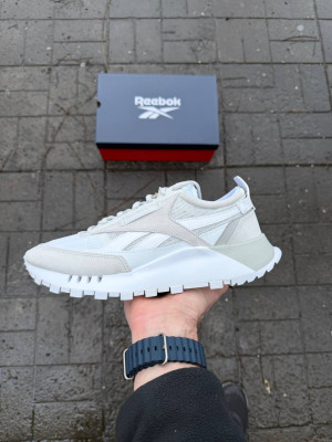 Оригінал Кросівки Reebok 43 (27.5-28 см.) р. Весна-Літо Оригінал Кросівки Reebok 43 (27.5-28 см.) р. Весна-Літо 100% оригінал
Привезли с Европы
На весну-літо
Є ОПТ, дропшипінг, роздріб
На вузьку або середню ногу.
Матеріали:
Натур. замша + легкий текстиль + піна
Сезон:
Весна-Літо