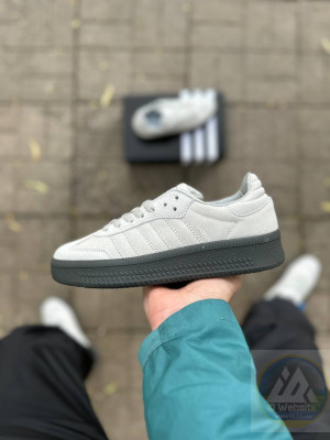 ​Кросівки Adidas Samba CLG 37 (23.5 см.) р. Літо Матеріали:
Шкіра, замша, гума.
Сезон:
Літо