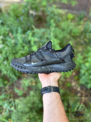 ​Кросівки Nike ACG Limited 41 (26 см.) Матеріали:
Текстиль + піна.
Сезон:
Весна