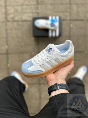 Кросівки Adidas Samba CLG 41 (26 см.) р. Літо Матеріали:
Шкіра, замша, гума.
Сезон:
Літо