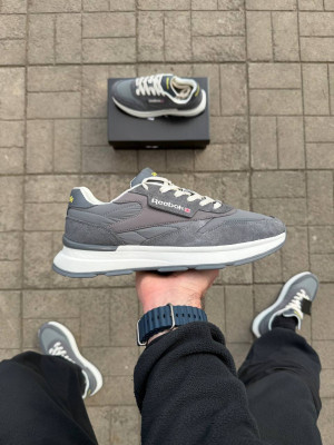 ​​Кросівки Reebok Classic 0 р. Весна-Літо Є ОПТ, дропшипінг, роздріб
Трохи маломірки.
Матеріали:
Натур. замша + текстиль + піна.
Сезон:
Весна-Літо
