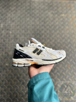 ​Кросівки New Balance 1906 Ліцензія Матеріали:
Натур. замша + текстиль + піна
Сезон:
весна-літо