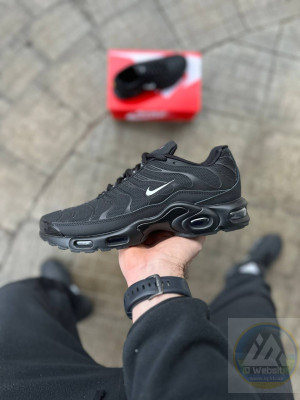 Кросівки Nike Tn 41-46 р. Є ОПТ Кросівки Nike Tn 41-46 р. Є ОПТ Є ОПТ, дропшипінг, роздріб
Матеріали:
Текстиль + шкіра + піна
Сезон:
Весна-Осінь