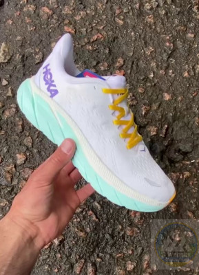 Кроссовки Hoka 2 кольори Матеріали:
Сетка
Сезон:
Літо