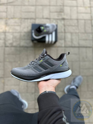 ​Кросівки Adidas Матеріали:
Сквозний текстиль + піна
Сезон:
Літо