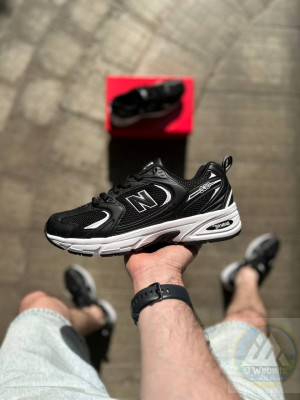 ​Кросівки New Balance 530 43-44 р. Матеріали:
Легкий текстиль + піна.
Сезон:
Літо