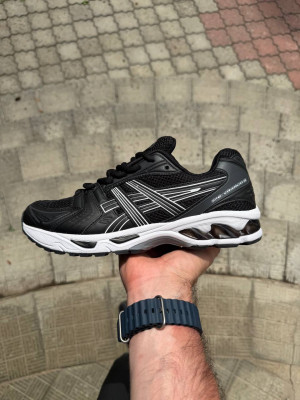 Кросівки ASICS Gel-Vahaon 15 42, 44 р. Весна-Літо Кросівки ASICS Gel-Vahaon 15 42, 44 р. Весна-Літо Трохи маломірки
На середню та вузьку ногу.
У чорно-білому кольорі
Є ОПТ, дропшипінг, роздріб
Сезон:
Весна-Літо
