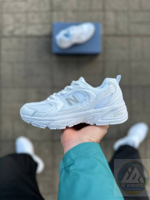 ​Кросівки New Balance 530 37-38 р. Матеріали:
Легкий текстиль + піна
Сезон:
Весна-літо
