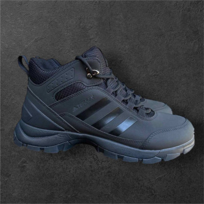 ​Кросівки Adidas 41 (26 см.) Хутро Матеріал:
Шкіра з Хутром
Водонепроникні
Сезон
Зима