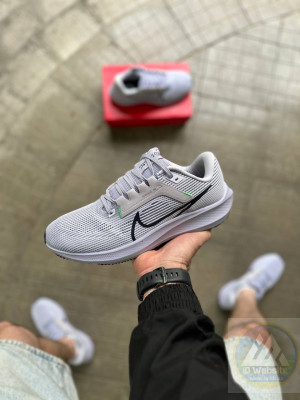 ​Кросівки Nike Pegasus40 43, 44, 45 р. Літо Матеріали:
Текстиль + піна
Сезон:
Весна - Літо