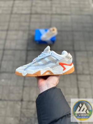Кроссовки Adidas Netball 37, 40 р. 2 кольори Матеріали:
Текстиль + піна
Сезон:
Весна