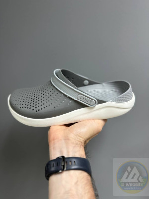 ​Чоловічі сабо, крокси Crocs Stilli 41 (26.5 см.) 2 кольори У двох кольорах Чорні та сірі
Матеріал:
мʼяка піна.
Сезон:
Літо
