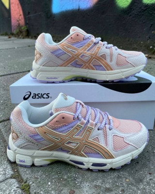 Кросівки Asics Gel-Kahana 8 36-41 р. Весна Материал:
Кожа сетка
Подошва:
Пена, Резина
Демисезон