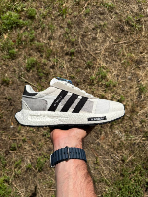Кросівки Adidas Retropy E5 42 (26.5 см.) р. Літо Кросівки Adidas Retropy E5 42 (26.5 см.) р. Літо У білому кольорі