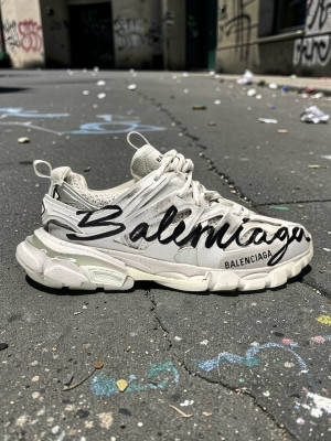 ​​Кросівки Balenciaga Track 40 (26.5 см.) р. Весна-Літо Є ОПТ, дропшипінг, роздріб
Материал:
Кожа, текстиль
Подошва:
Полиуретан, пена, резина
Коробка
Сезон:
Весна-Літо