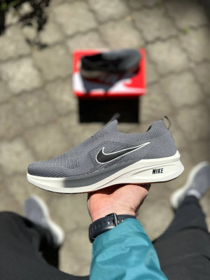 Кросівки Nike Free 41-46 р. 2 кольори Кросівки Nike Free 41-46 р. 2 кольори Матеріали:
Легкий сквозний текстиль + піна
Сезон:
Літо