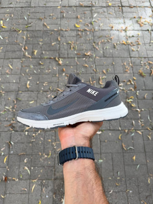 Кросівки Nike Zoom Structure 7x 41, 42 р. Літо Матеріали:
Легкий сквозний текстиль + піна.
Сезон:
Літо