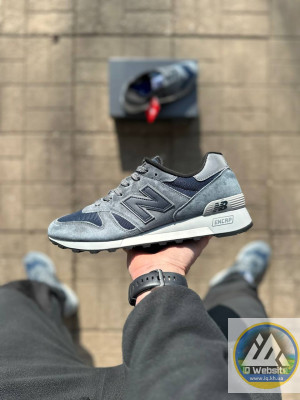 ​Кроссовки New Balance 1300 Ліцензія Матеріали:
Натур. замша + текстиль
Сезон:
Весна