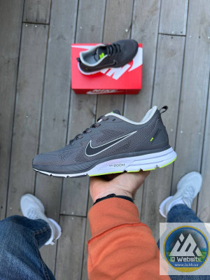 ​Кросівки Nike Air Zoom 37-38 р. Матеріали:
Сквозний текстиль + легка піна.
Сезон:
Весна-літо