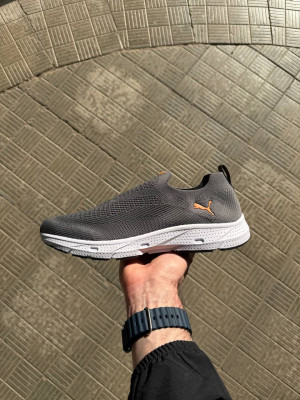 Кросівки мокасини Puma 43, 44, 46 р. Літо Матеріали:
Легкий сквозний текстиль + легка піна.
Сезон:
Літо